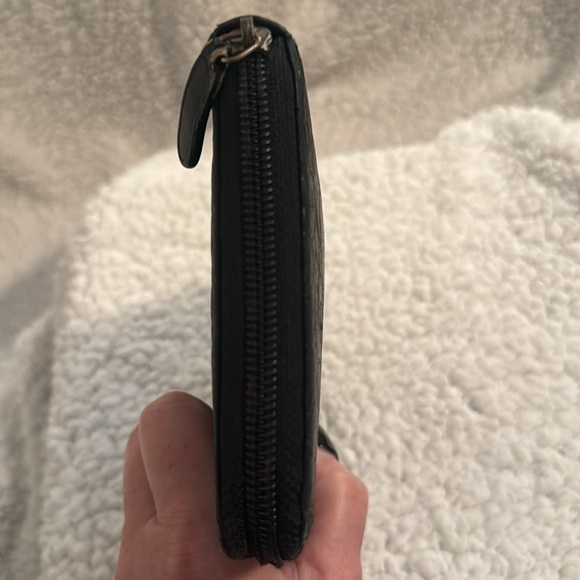 Authentic Chanel black floral design leather Clutch 8.5x5.5 - Picture 8 of 10